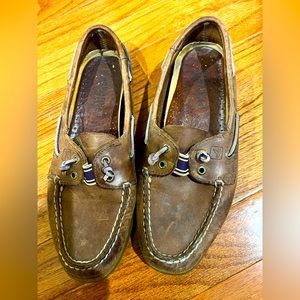 Sperry women’s Boat Shoes with Purple trim 8 loafers